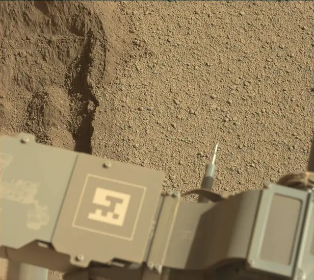 Sol 2556: Mast Camera (Mastcam)