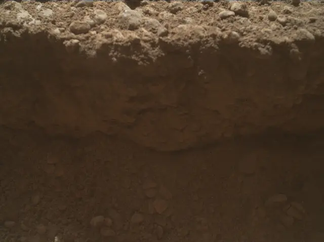Sol 2557: Mars Hand Lens Imager (MAHLI)