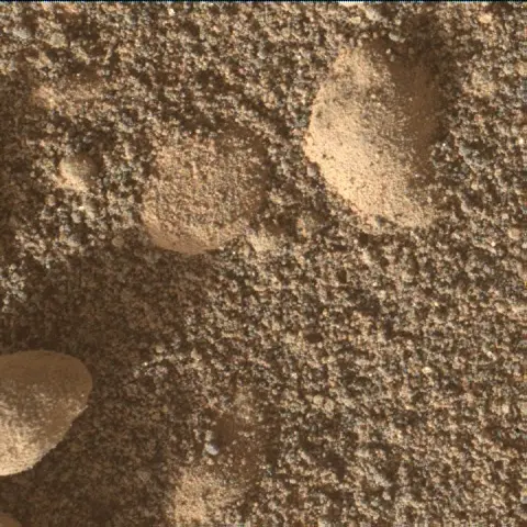 Sol 2558: Mars Hand Lens Imager (MAHLI)