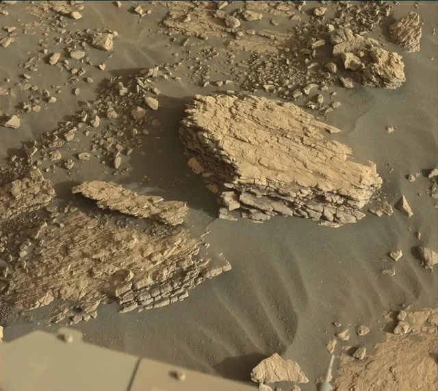 Sol 2568: Mast Camera (Mastcam)