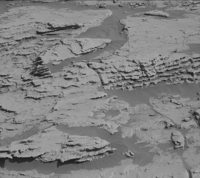 Sol 2572: Mast Camera (Mastcam)