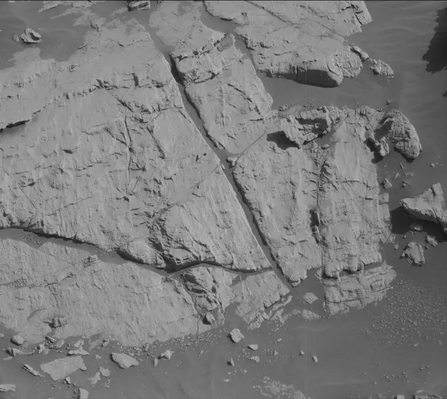 Sol 2572: Mast Camera (Mastcam)