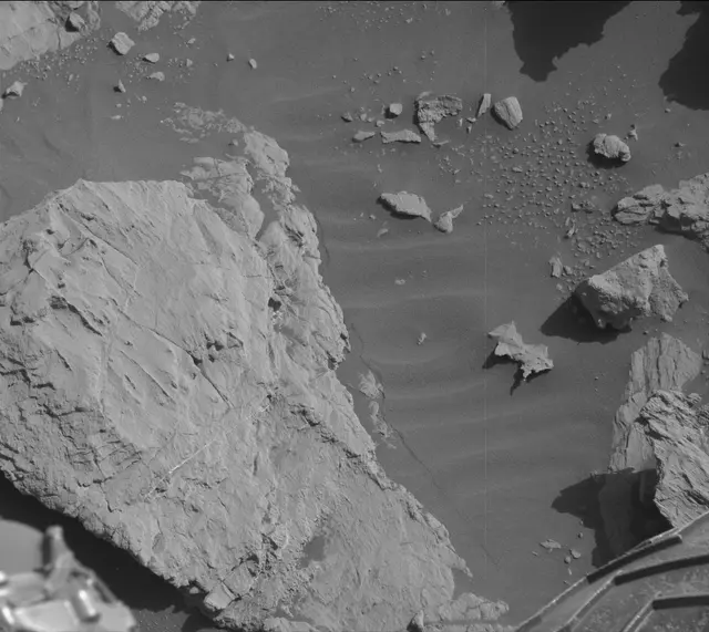 Sol 2572: Mast Camera (Mastcam)