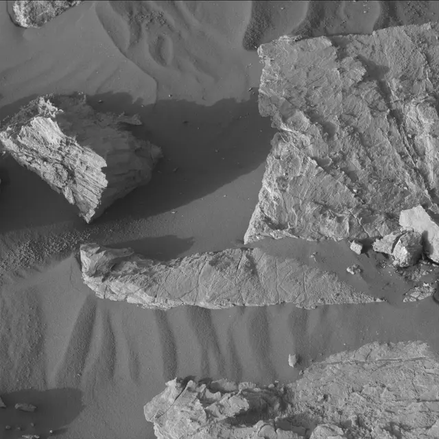 Sol 2572: Mast Camera (Mastcam)