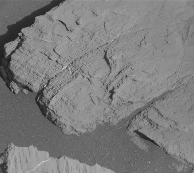 Sol 2572: Mast Camera (Mastcam)