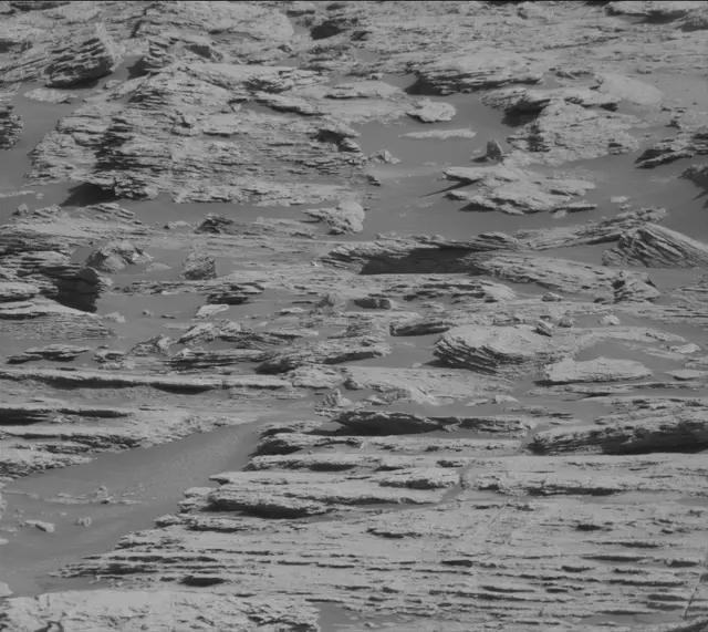 Sol 2572: Mast Camera (Mastcam)