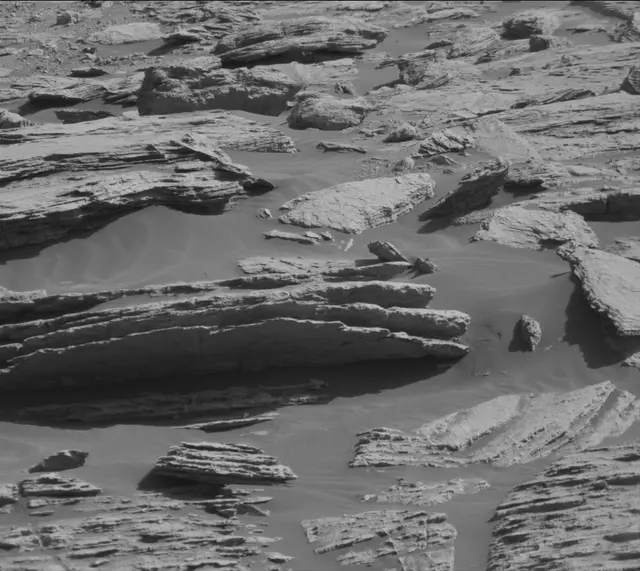 Sol 2572: Mast Camera (Mastcam)