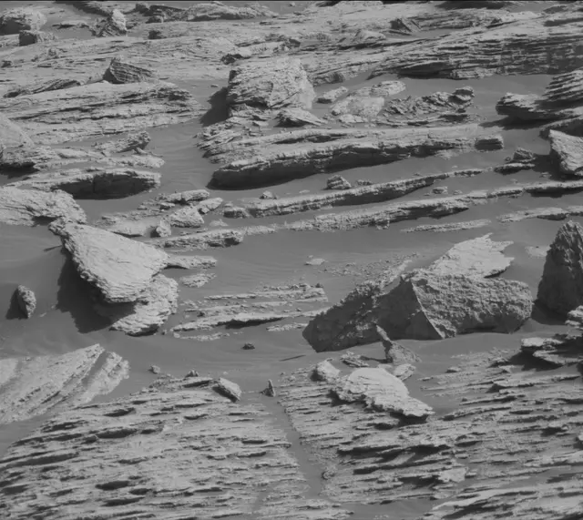 Sol 2572: Mast Camera (Mastcam)