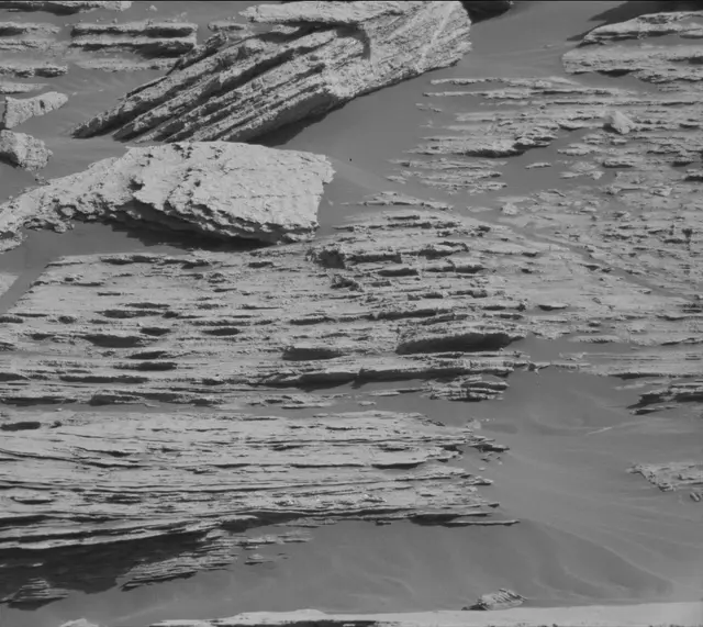 Sol 2572: Mast Camera (Mastcam)