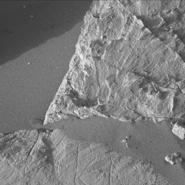 Sol 2572: Mast Camera (Mastcam)