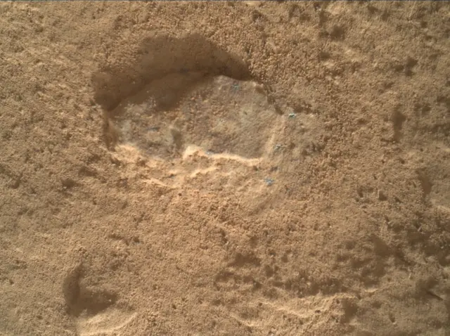 Sol 2574: Mars Hand Lens Imager (MAHLI)