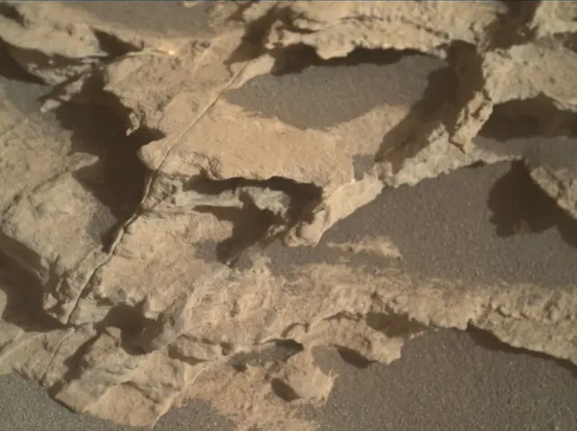 Sol 2574: Mars Hand Lens Imager (MAHLI)