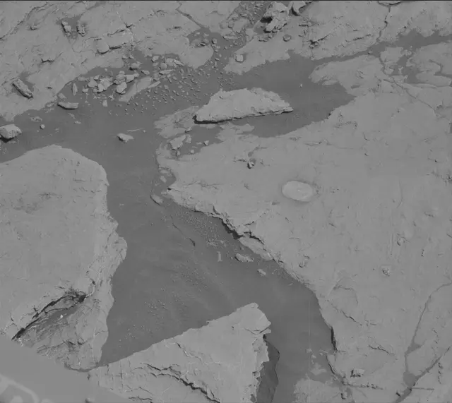 Sol 2575: Mast Camera (Mastcam)