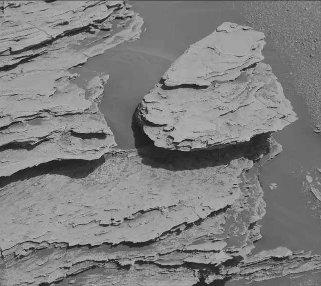 Sol 2577: Mast Camera (Mastcam)