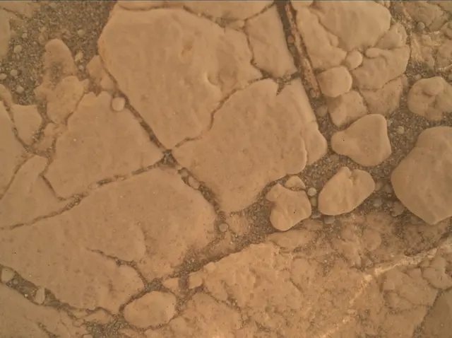 Sol 2577: Mars Hand Lens Imager (MAHLI)