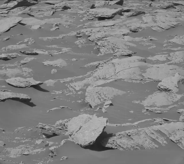 Sol 2579: Mast Camera (Mastcam)