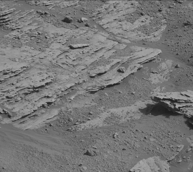 Sol 2579: Mast Camera (Mastcam)