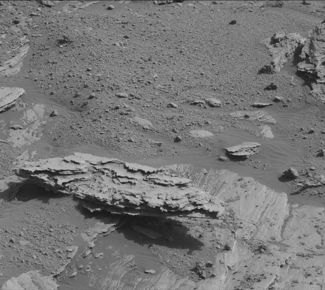 Sol 2579: Mast Camera (Mastcam)