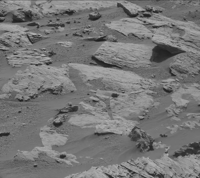 Sol 2579: Mast Camera (Mastcam)
