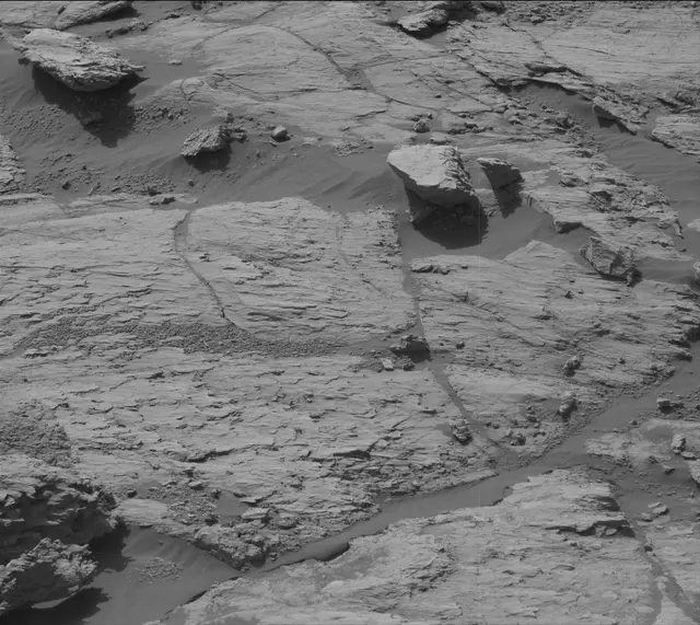 Sol 2579: Mast Camera (Mastcam)