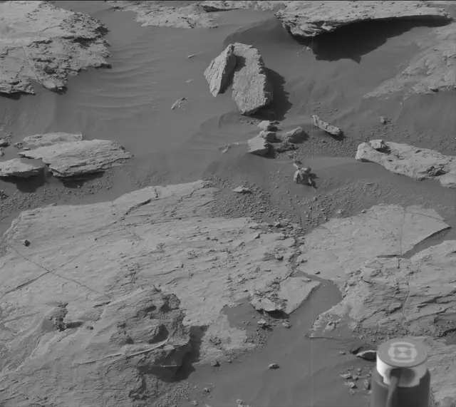 Sol 2579: Mast Camera (Mastcam)