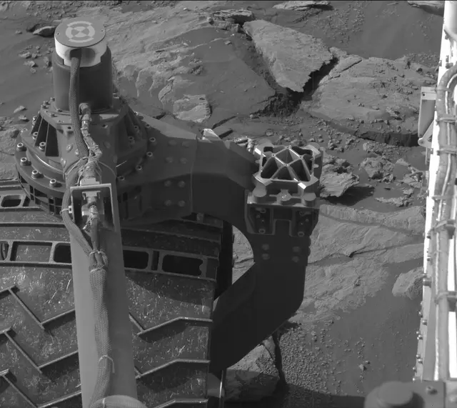 Sol 2579: Mast Camera (Mastcam)