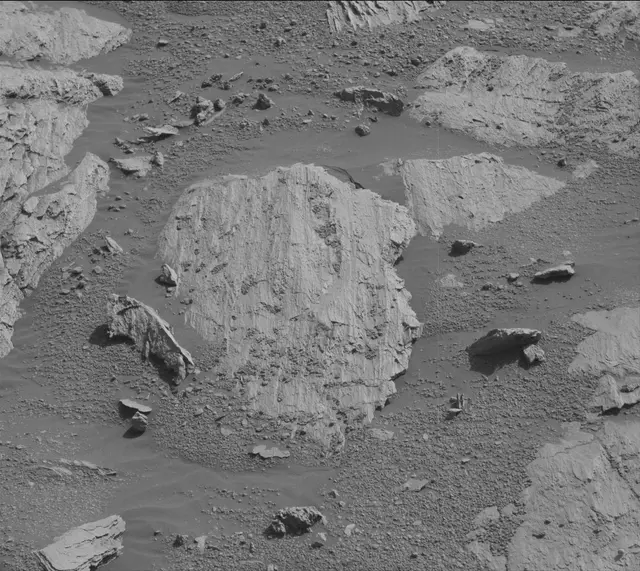 Sol 2579: Mast Camera (Mastcam)
