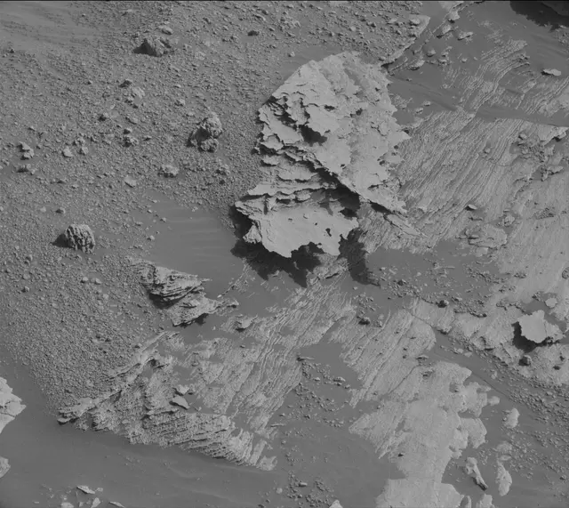 Sol 2579: Mast Camera (Mastcam)