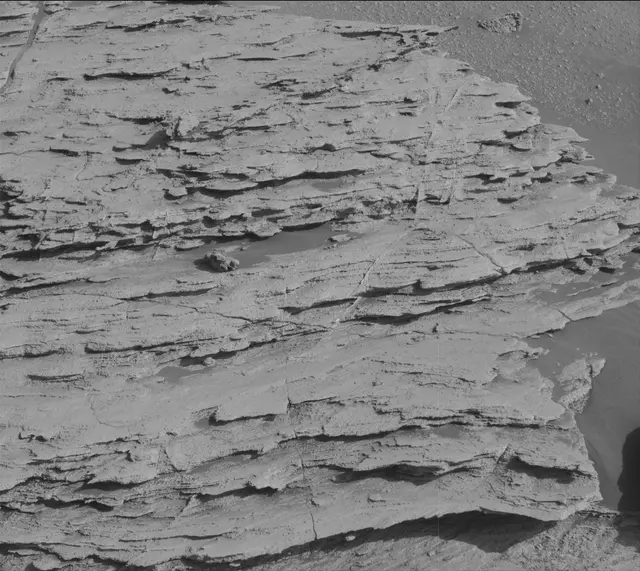Sol 2579: Mast Camera (Mastcam)