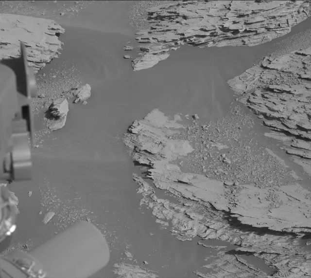 Sol 2579: Mast Camera (Mastcam)