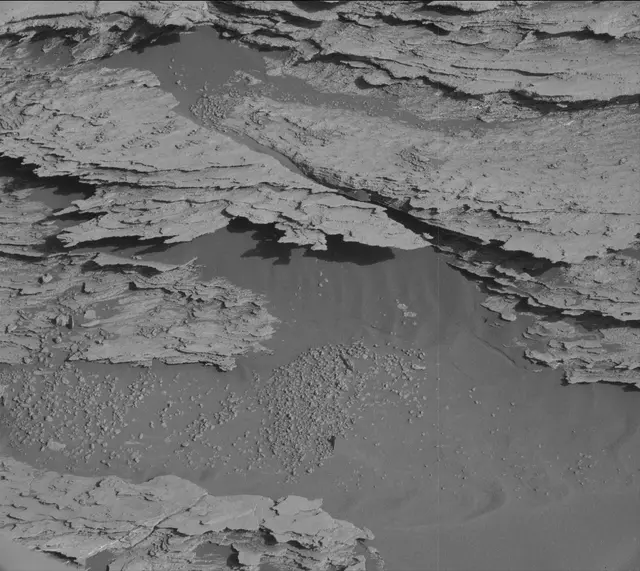 Sol 2579: Mast Camera (Mastcam)