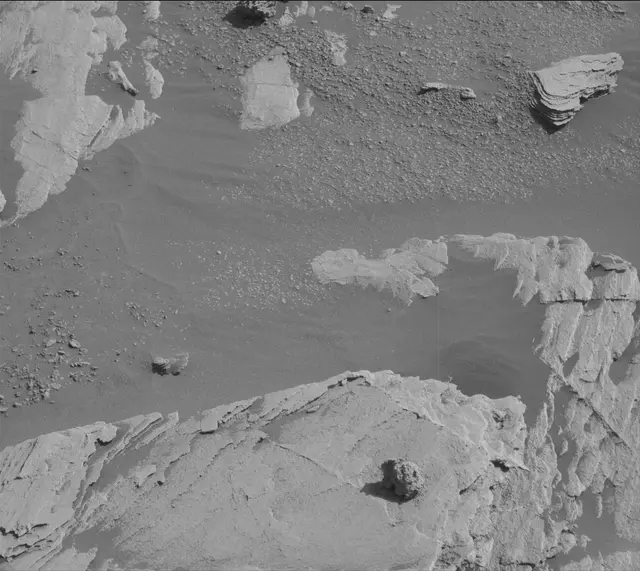 Sol 2579: Mast Camera (Mastcam)