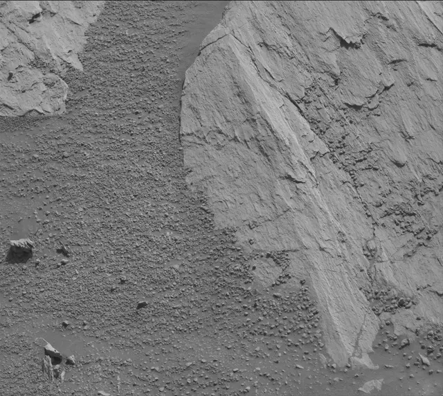 Sol 2579: Mast Camera (Mastcam)