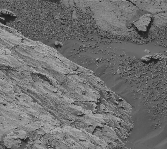 Sol 2579: Mast Camera (Mastcam)