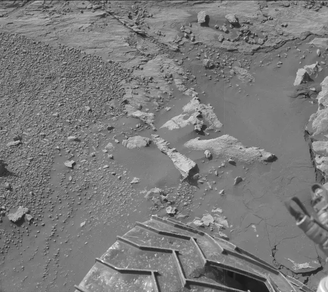 Sol 2579: Mast Camera (Mastcam)