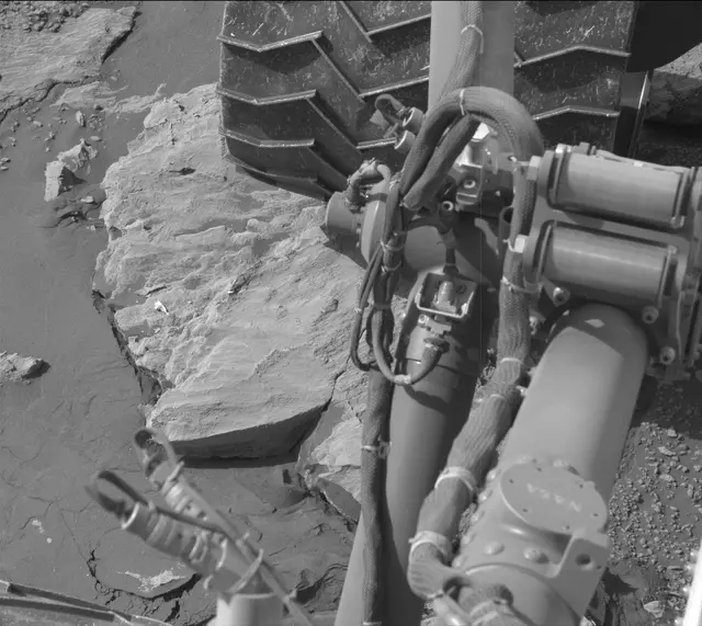 Sol 2579: Mast Camera (Mastcam)