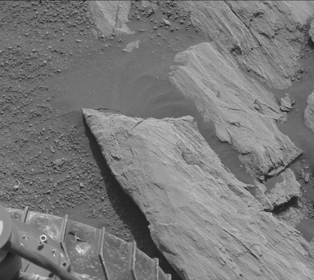 Sol 2579: Mast Camera (Mastcam)