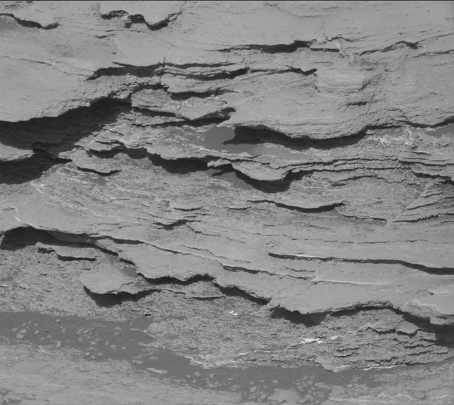 Sol 2579: Mast Camera (Mastcam)