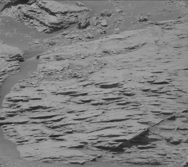 Sol 2579: Mast Camera (Mastcam)