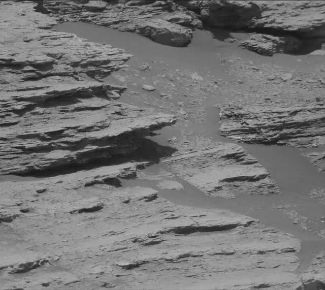 Sol 2579: Mast Camera (Mastcam)