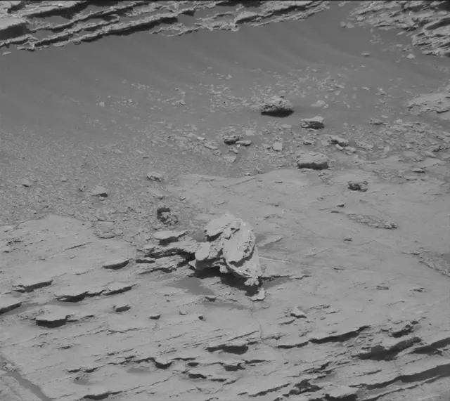 Sol 2579: Mast Camera (Mastcam)