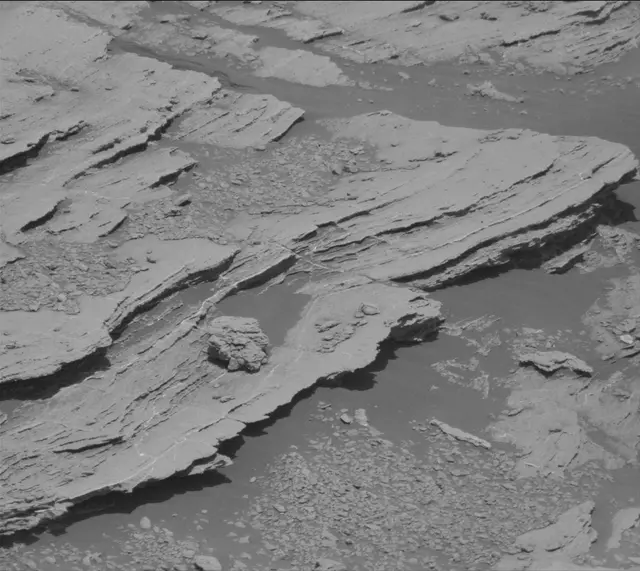 Sol 2579: Mast Camera (Mastcam)