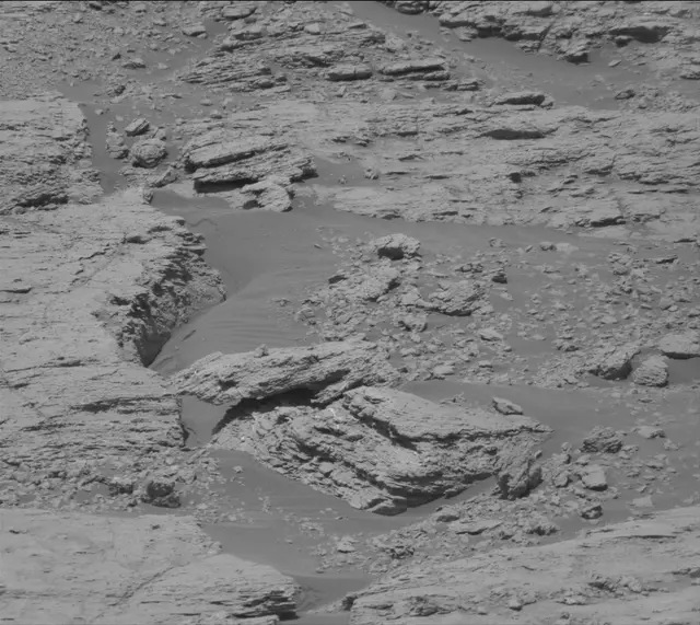 Sol 2581: Mast Camera (Mastcam)