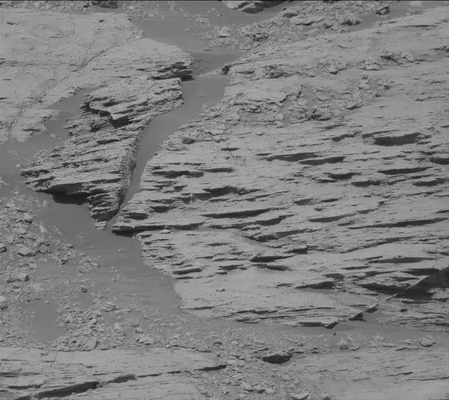 Sol 2581: Mast Camera (Mastcam)