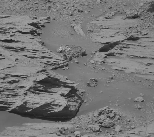 Sol 2581: Mast Camera (Mastcam)