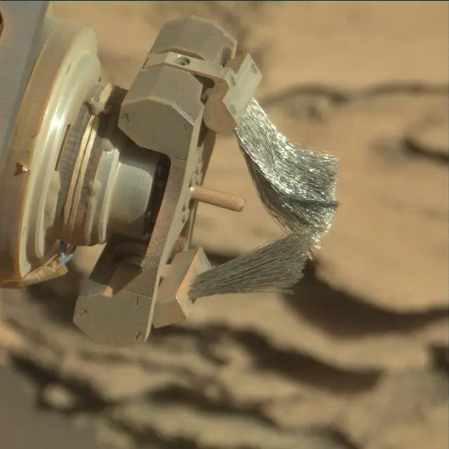 Sol 2581: Mast Camera (Mastcam)