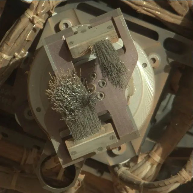 Sol 2581: Mast Camera (Mastcam)