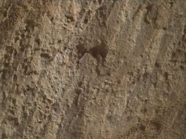 Sol 2581: Mars Hand Lens Imager (MAHLI)