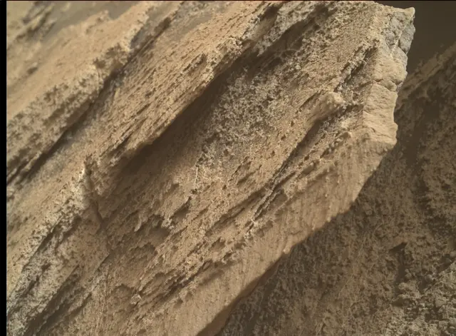 Sol 2581: Mars Hand Lens Imager (MAHLI)