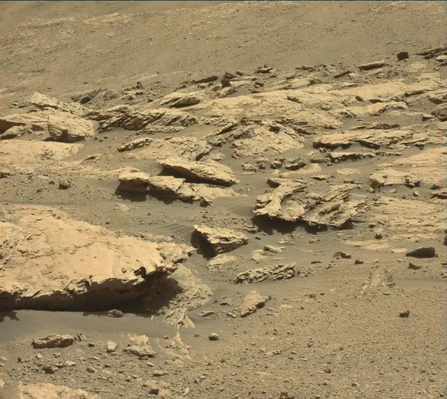 Sol 2582: Mast Camera (Mastcam)